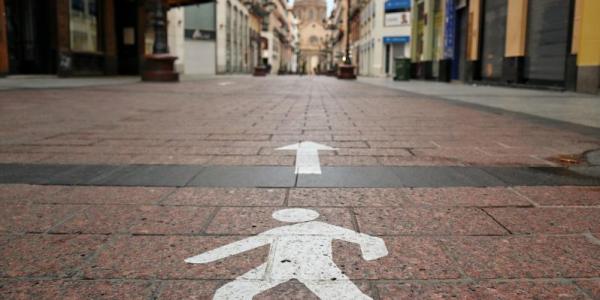 Calle desierta en Zaragoza durante la primera desescalada del coronavirus