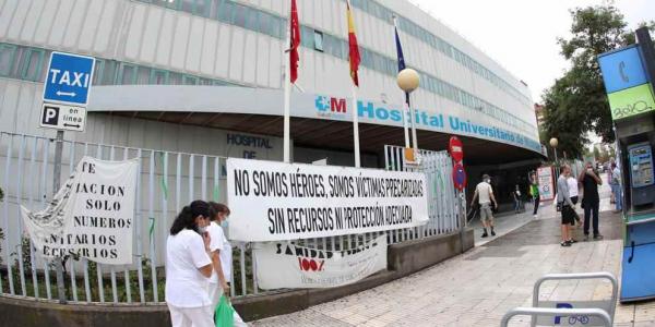 Fachada del Hospital Universitario de Móstoles, en Madrid (Rodrigo Jiménez / EFE)