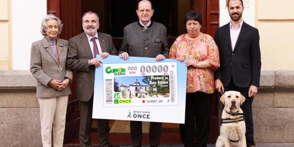 Foto de familia de la presentación del cupón de la ONCE en honor a San Isidro 