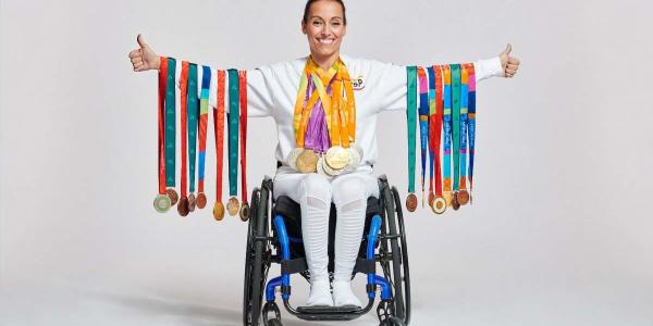 Deportistas paralímpicos con medallas