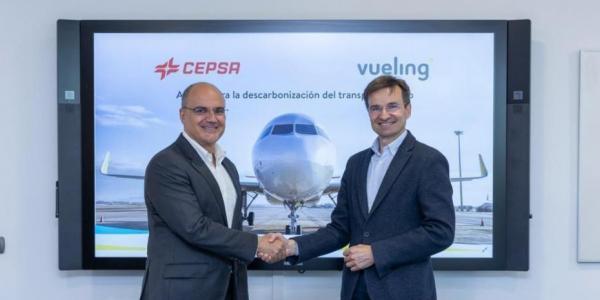 Cepsa y vueling cooperan por la descarbonización aérea