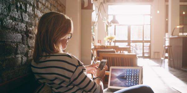 Los hombres utilizan internet en la mayor parte de sus actividades diarias, con la excepción de la asistencia y el cuidado familiar