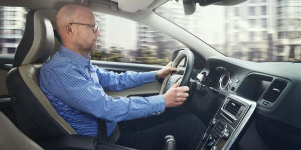 El aviso de la DGT a los conductores con lentillas o gafas