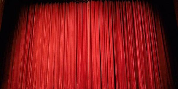Telón rojo por el Día Mundial del Teatro  / Pixabay
