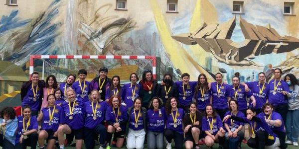 Equipo de Dragones de Lavapiés en el campo