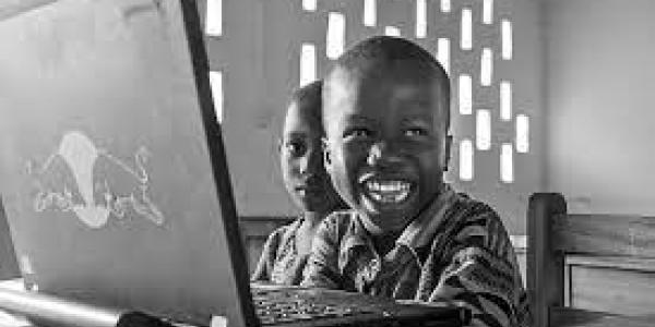 Un programa para mejorar la calidad educativa y digital en Ghana