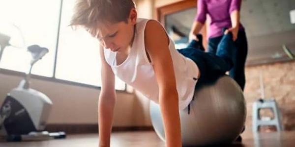 El ejercicio físico ayuda a potenciar la fuerza muscular de los más pequeños