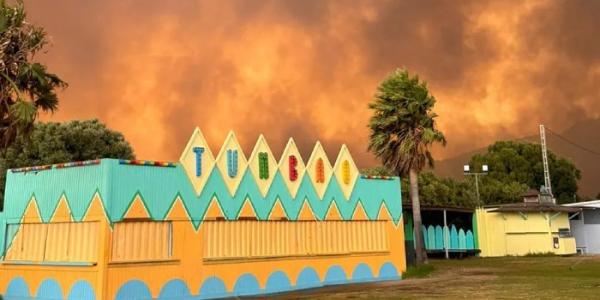 Imagen del chiringuito Tumbao delante del fuego
