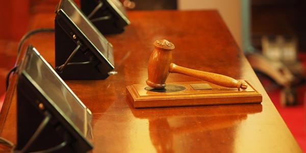 Enmiendas / Pixabay Mazo de un juicio
