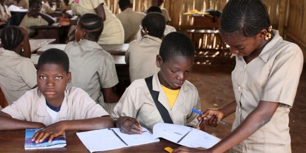 Escolares en un colegio en África 
