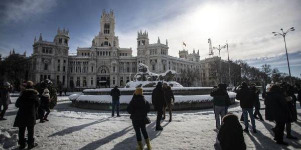 Las ciudades y sus monumentos están repletas de nieve 