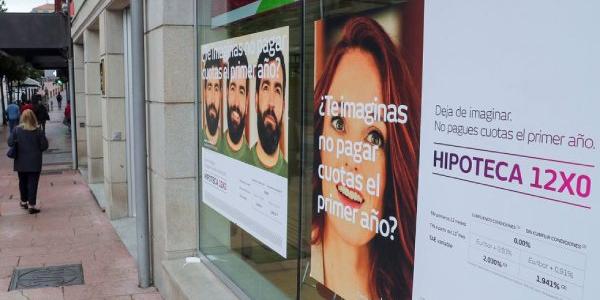 El exterior de una entidad bancaria, el miércoles en el centro de Oviedo.