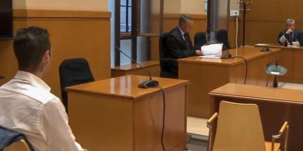 Imagen del juicio al guardia civil condenado por difundir fake news racistas.