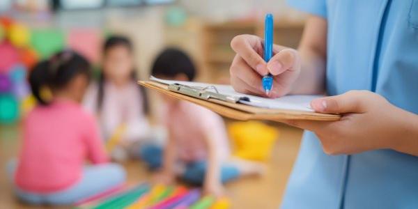 La falta de enfermeras escolares aumenta la desigualdad en la infancia vulnerable