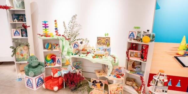 Muchas familias deciden comprar juguetes de Navidad en supermercados