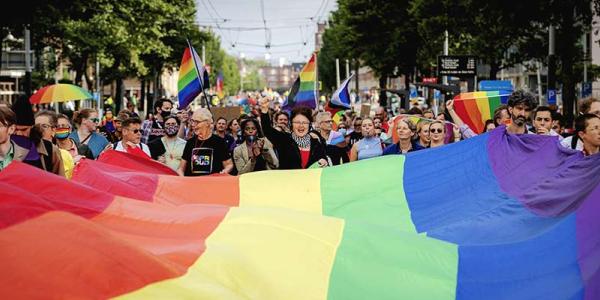 Las familias LGTBI tienen complicaciones financieras