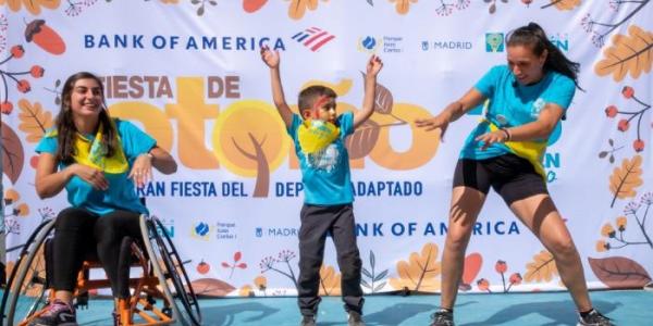 Fiesta de Otoño | Foto cedida por Fundación También Participantes en la jornada practicando zumba