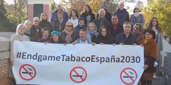 Algunos de los participantes en la presentación contra el tabaquismo