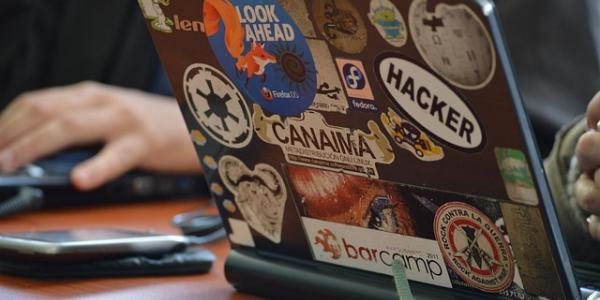Ordenador portátil de un freelancer