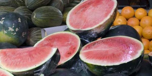 El peligro de consumir melón o sandía ya cortados