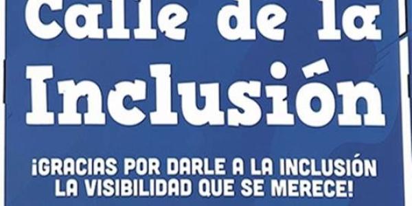 Cartel con el nombre 'Calle de la Inclusión' 