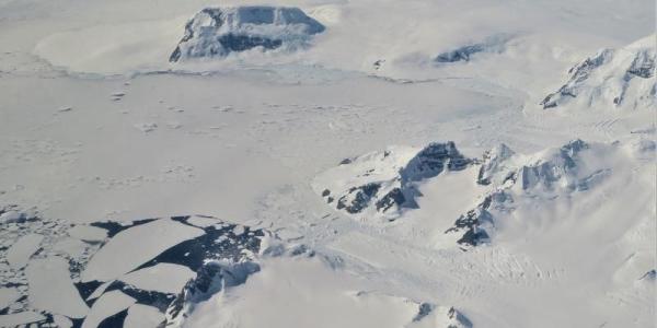Nieve en uno de los glaciares de la Península Antártica