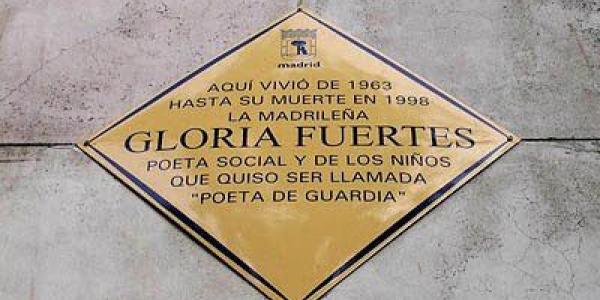 Placa donde vivió Gloria Fuertes
