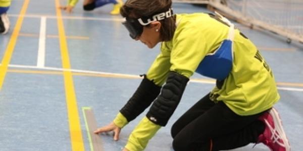 Melgosa jugando al Goalball