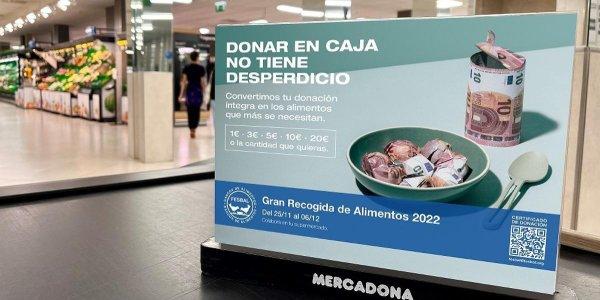 Donación en caja en la Gran Recogida de Alimentos en Mercadona