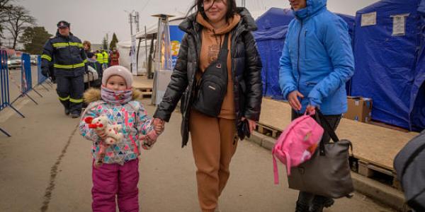 Los niños huyen del conflicto en Ucrania