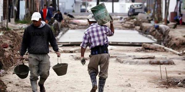'Morir de hambre o por el virus', el dilema de los trabajadores irregulares