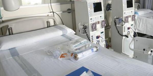 Cama de hospital donde atienden a niños con hepatitis