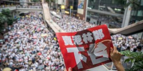 Nuevas protestas en Hong Kong contra la ley del gobierno chino.