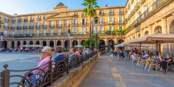 Terrazas con gente en Semana Santa