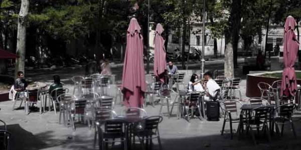 Los hosteleros protestan en Cibeles por las medidas anticovid