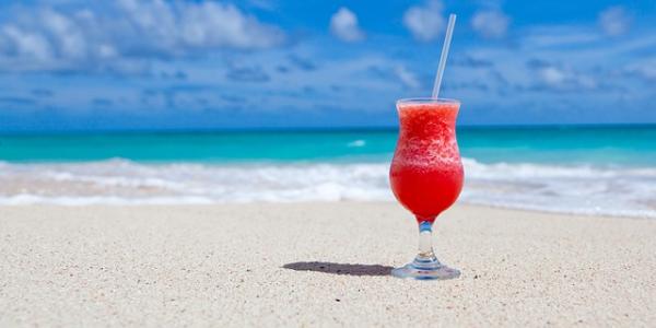 Bebida en una playa 