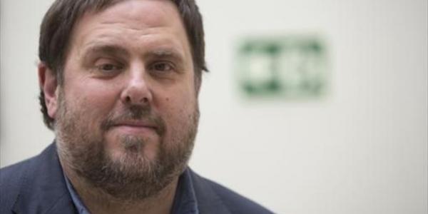 Oriol Junqueras, con chaqueta gris y camisa blanca en primer plano 