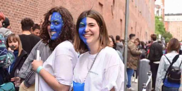 Los jóvenes se preocupan por el acceso a la vivienda y el paro