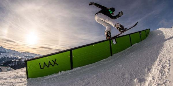 Josito Aragón practicando snowboard