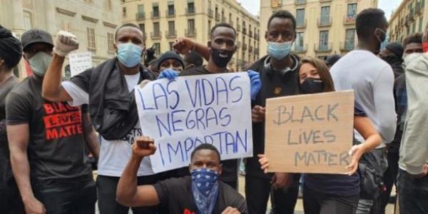 Manifestación contra el racismo en plaza Sant Jaume. 