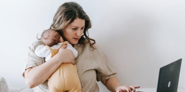 Los pediatras advierten de la importancia de la lactancia en madres trabajadoras