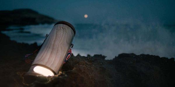 La lámpara que utiliza el agua salada para dar luz