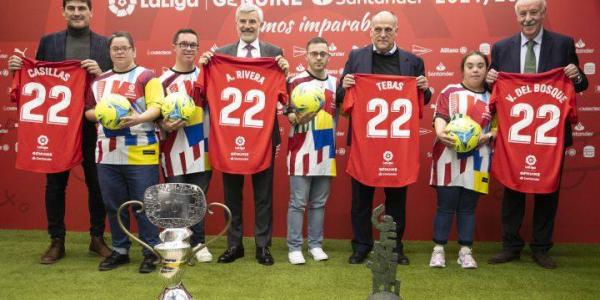 Jugadores y representantes de la Liga Genuine