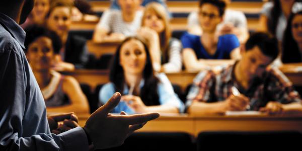 Fundación ONCE pide a las universidades que cumplan con la reserva de empleo en las nuevas plazas para profesores doctores.