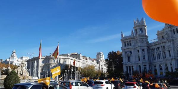 Coches manifestación contra la Ley Celaá / Servimedia