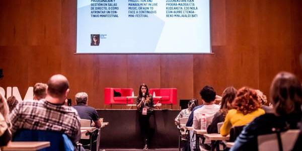 Mar rojo durante una ponencia