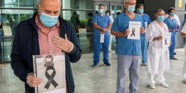 La pandemia ha acabado con la vida de 112 médicos, uno cada tres días