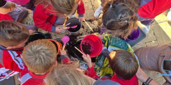 Este colegio de Málaga transforma lápices en plantas