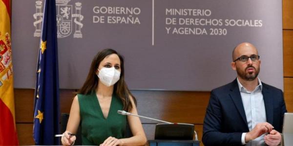 Ione Belarra, ministra de Derechos Sociales y Agenda 2030, junto con Nacho Álvarez, secretario de Estado de Derechos Sociales