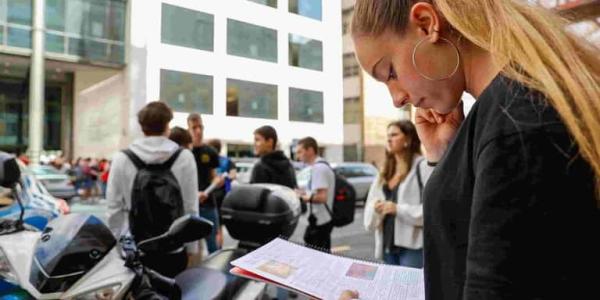 Los universitarios aseguran que la formación no ofrece beneficios en el mercado laboral